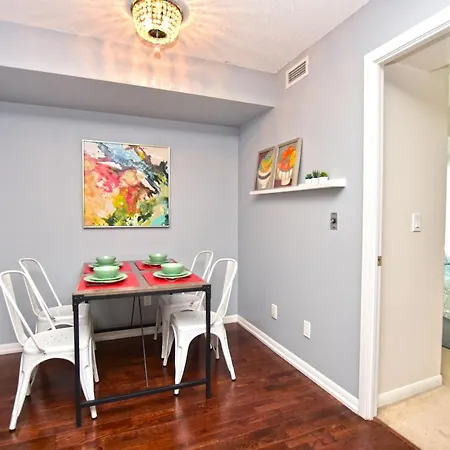Downtown Condo, Free Parking & Amenities